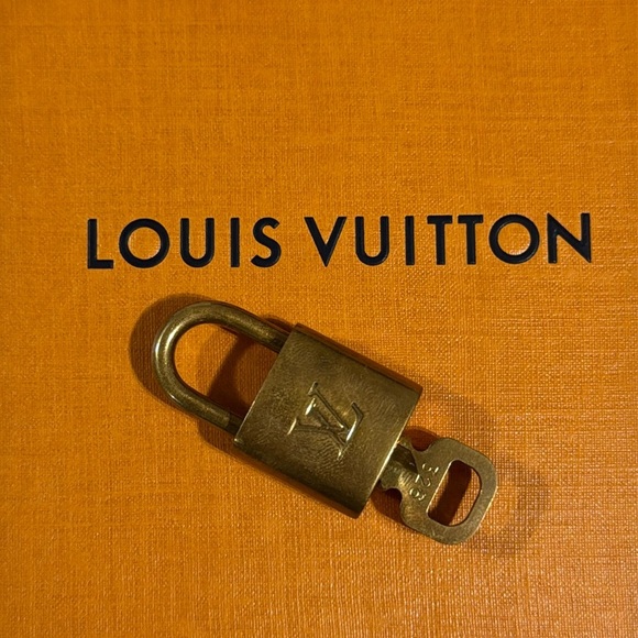 Louis Vuitton #326 Lock & Key with LV Small Box EUC - Picture 2 of 8